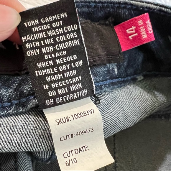 Torrid women blue white jean ankle length lightening pattern zip button top 14 - Picture 13 of 15